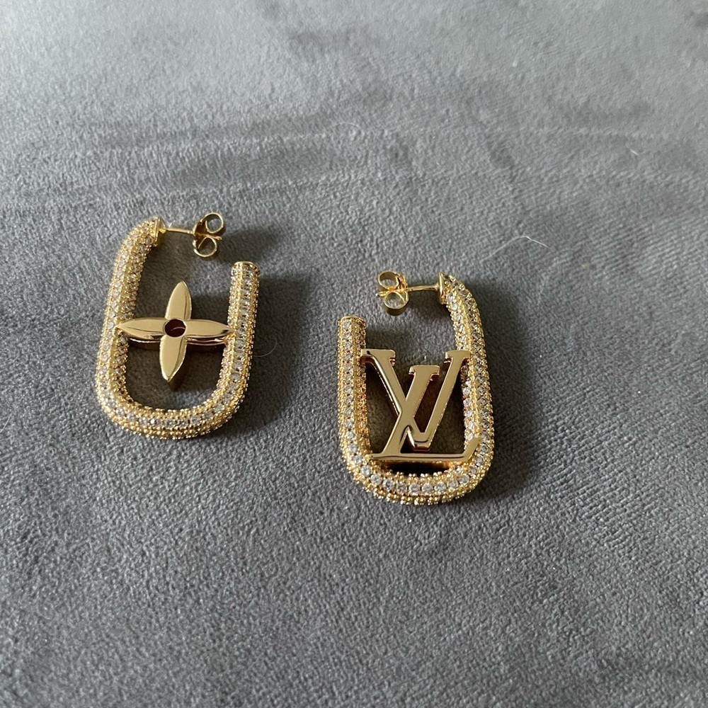 Open U Shaped LV Earrings w/Bling - Picture 3 of 5